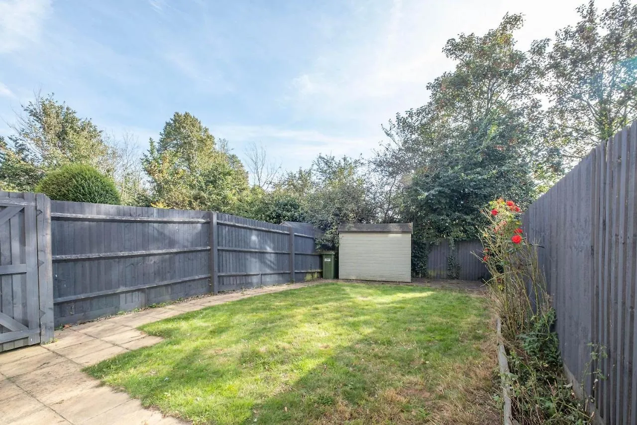 Foxherne 5Bdr 3Ba Serviced House With Parking - Slough By 360Stays 0*,