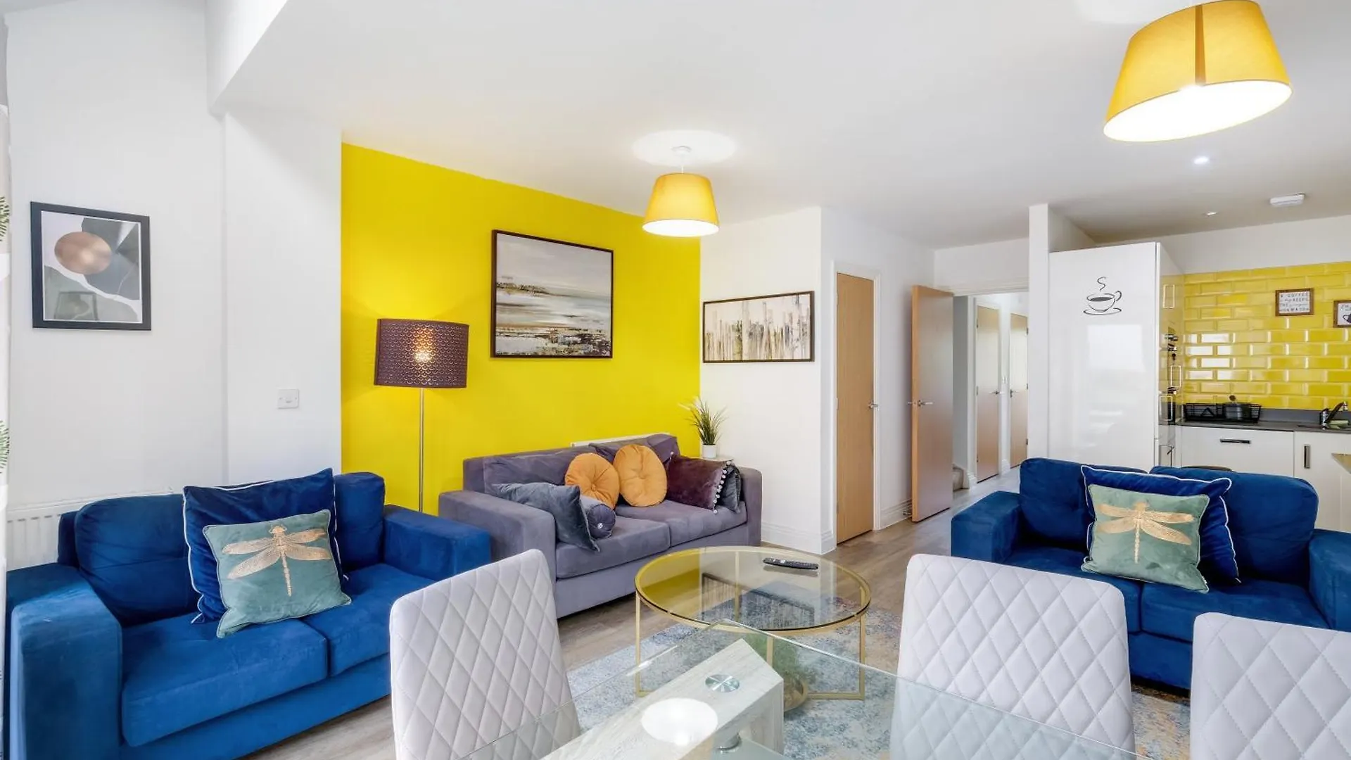 Foxherne 5Bdr 3Ba Serviced House With Parking - Slough By 360Stays