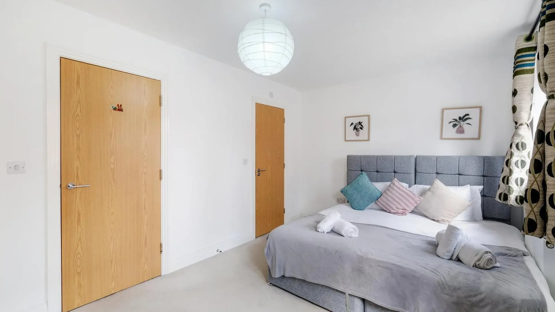 Foxherne 5Bdr 3Ba Serviced House With Parking - Slough By 360Stays Holiday home