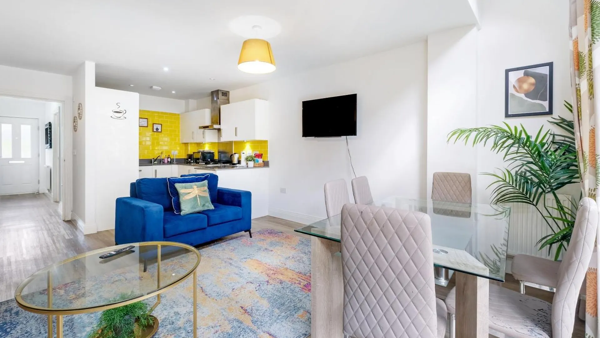 Holiday home Foxherne 5Bdr 3Ba Serviced House With Parking - Slough By 360Stays United Kingdom