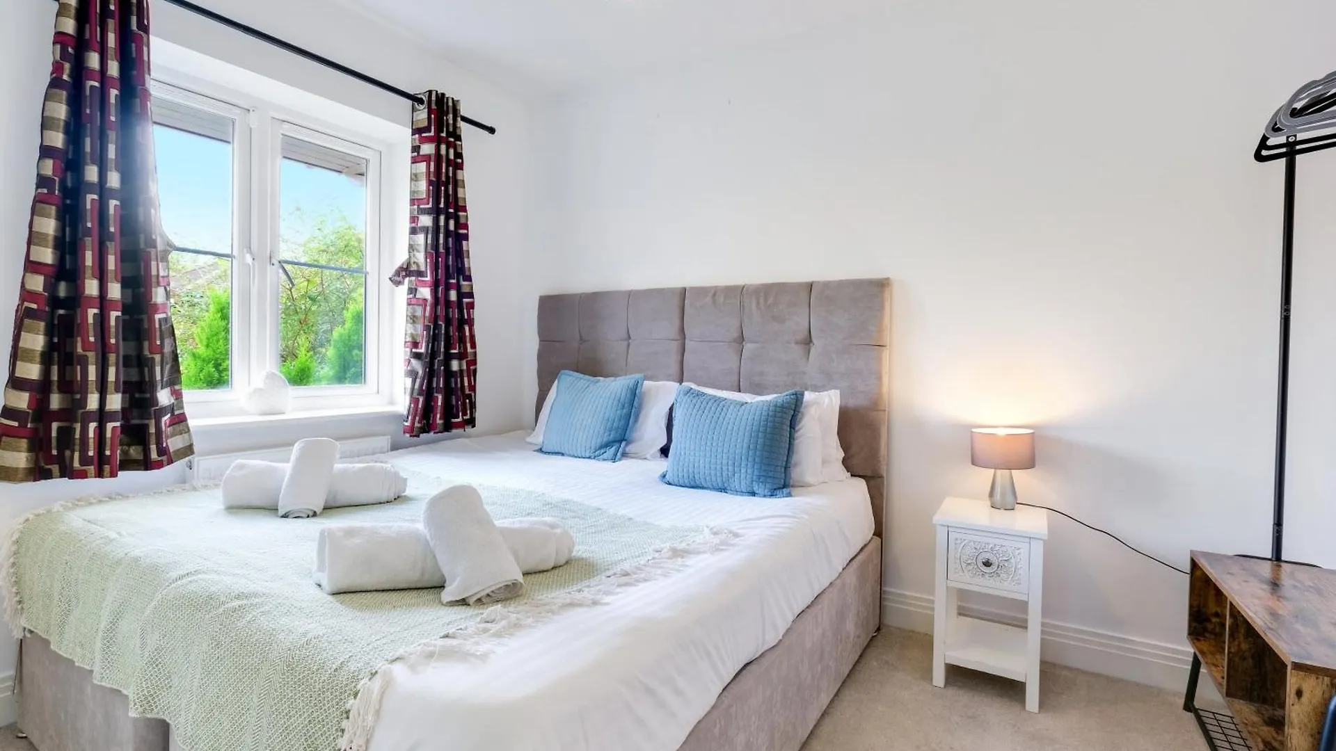 Holiday home Foxherne 5Bdr 3Ba Serviced House With Parking - Slough By 360Stays